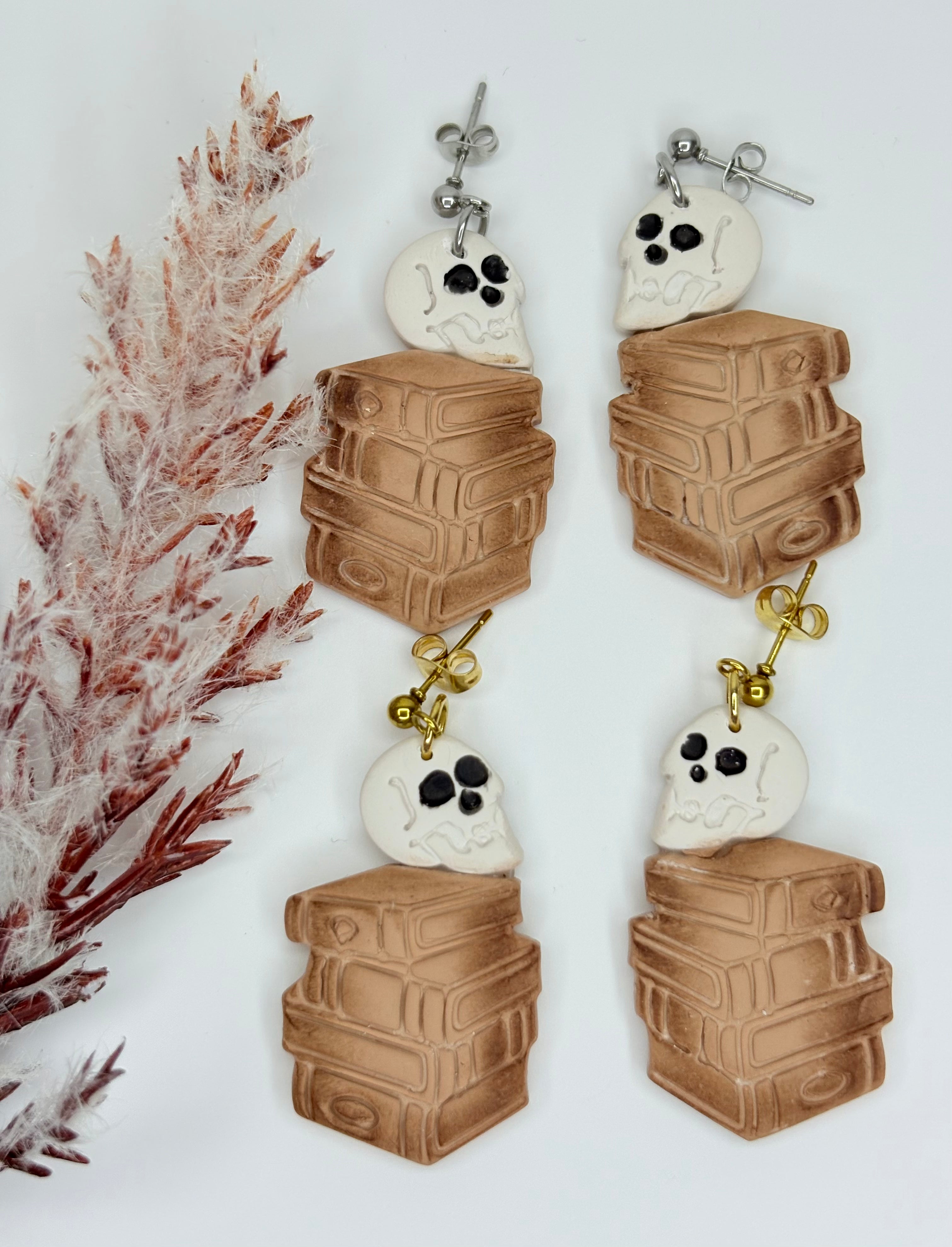 Pendientes Halloween libros calavera